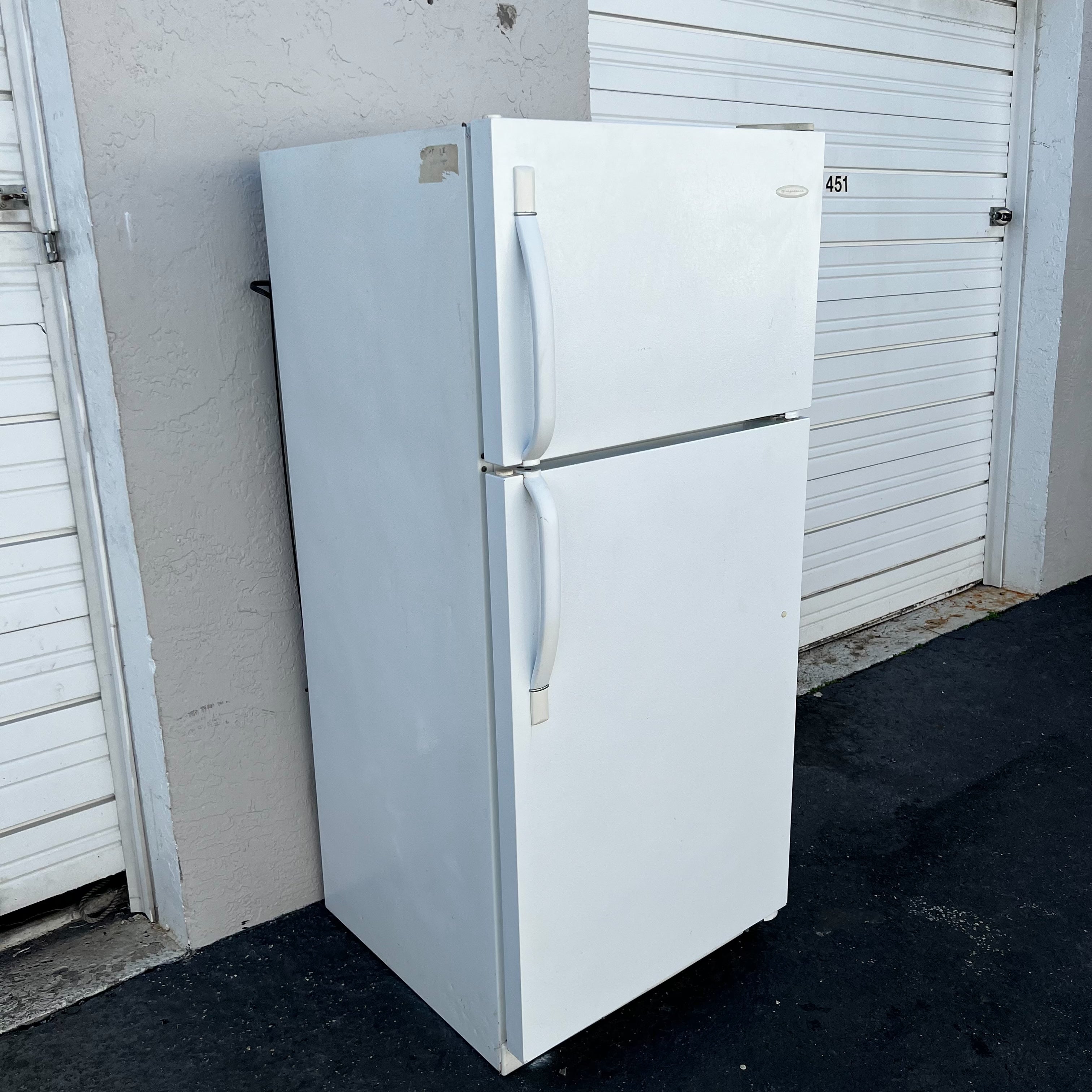 Frigidaire Top and Bottom Refrigerator Frigidaire Top and Bottom Refrigerator